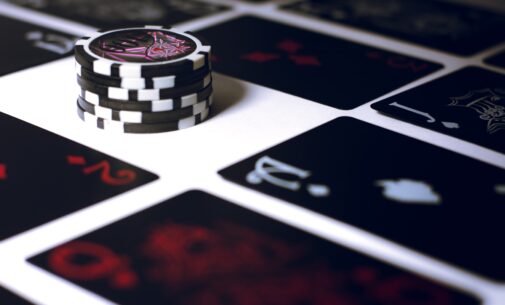 How to Play Let it Ride Poker Online: Rules, Strategy, Odds, and Payouts