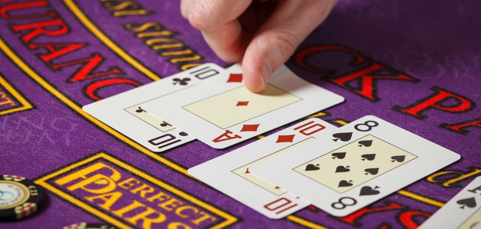 How to Play Let it Ride Poker Online rules, strategy, odds & payouts