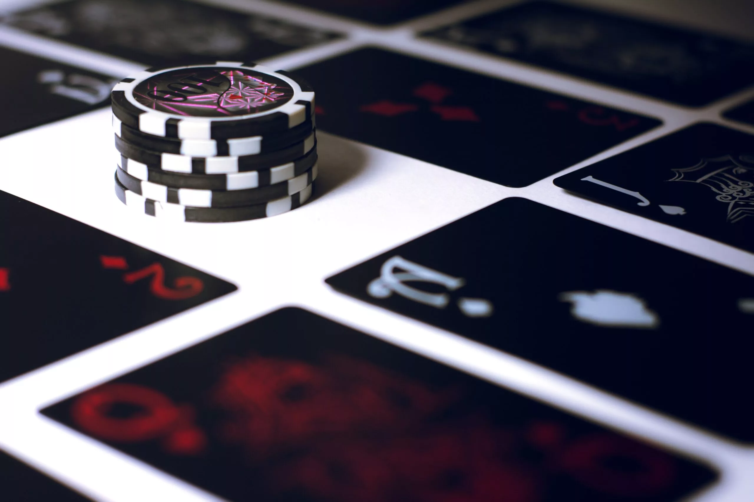 How to Play Let it Ride Poker Online: Rules, Strategy, Odds, and Payouts